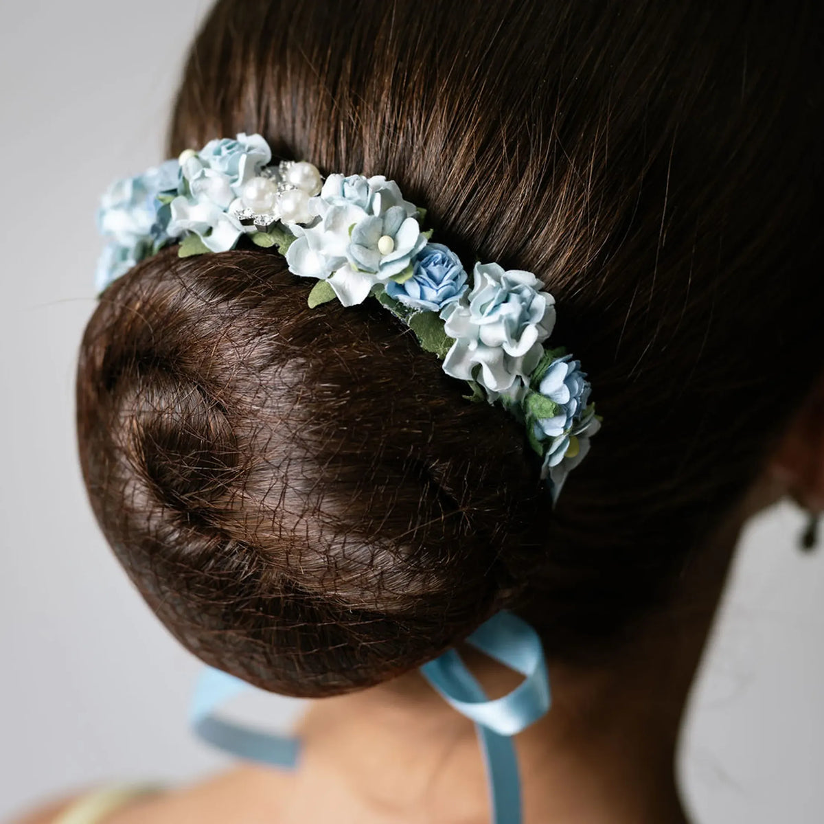 Aqua Perle Bun Wrap - Petals en Pointe