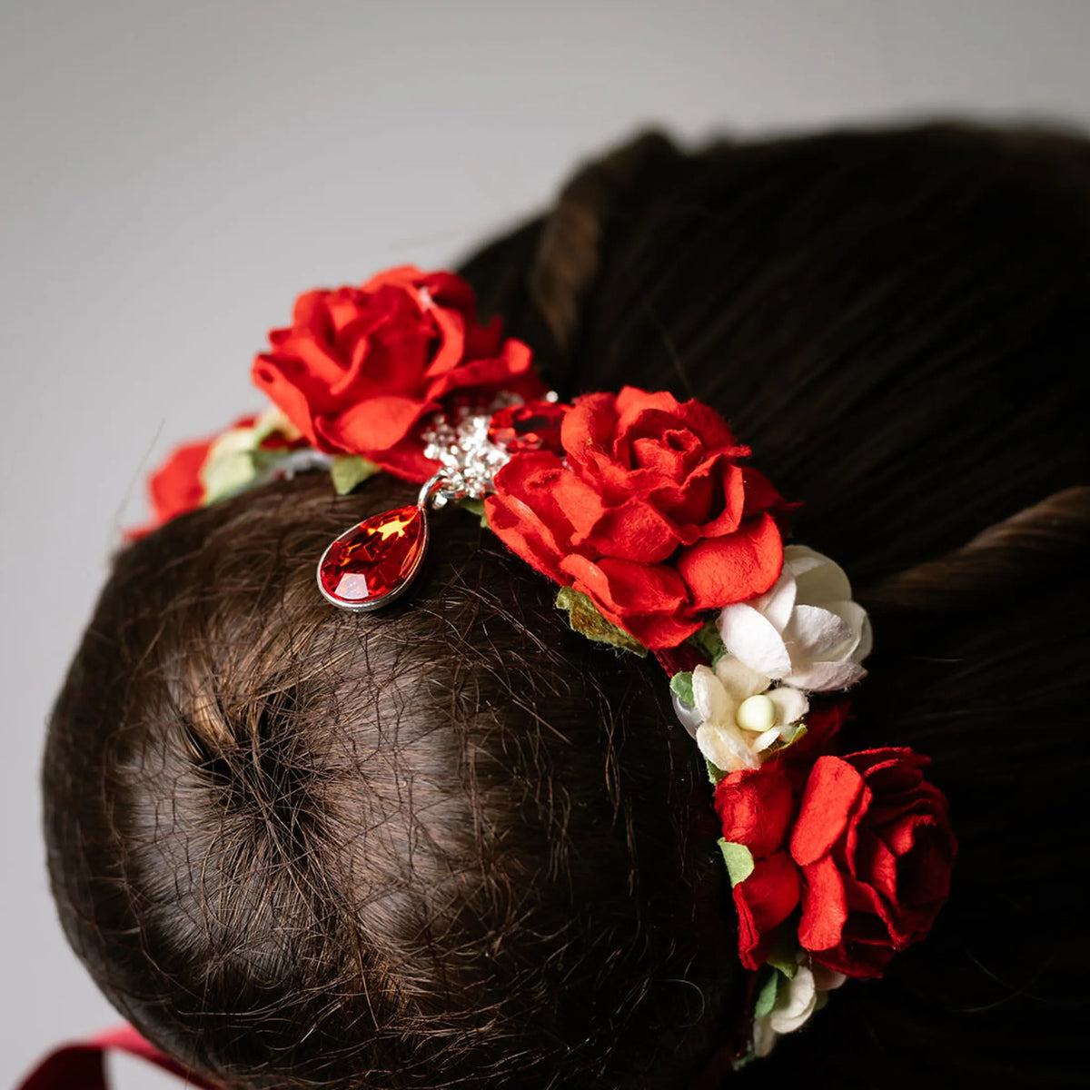 Crimson Éclat Bun Wrap - Petals en Pointe