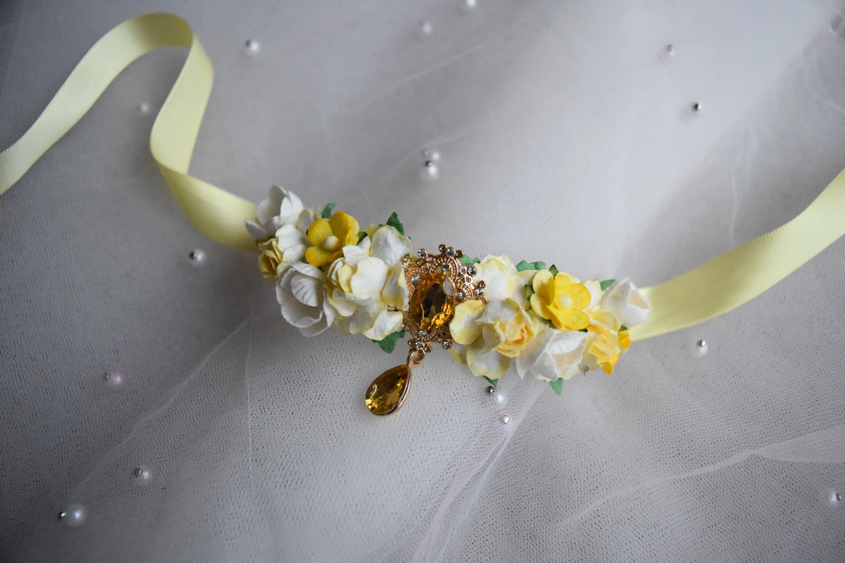 Golden Bloom Bun Wrap - Petals en Pointe