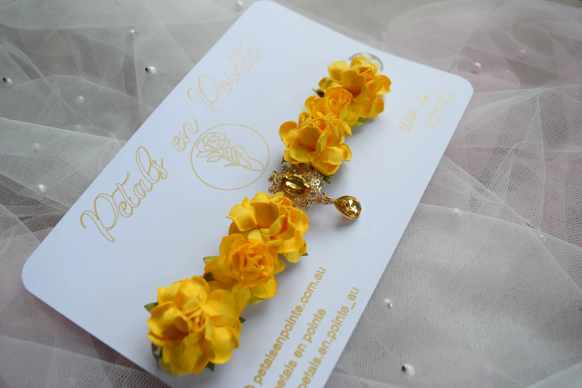 Golden Majesté Bun Wrap - Petals en Pointe