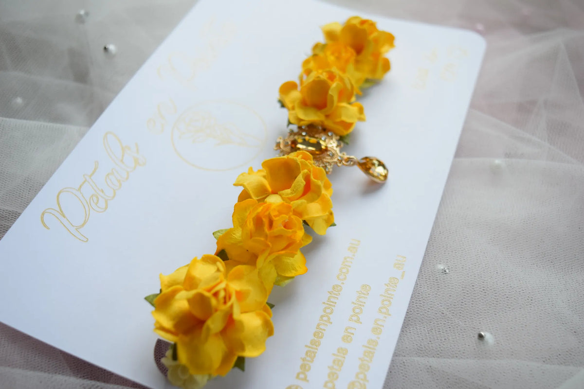 Golden Majesté Bun Wrap - Petals en Pointe