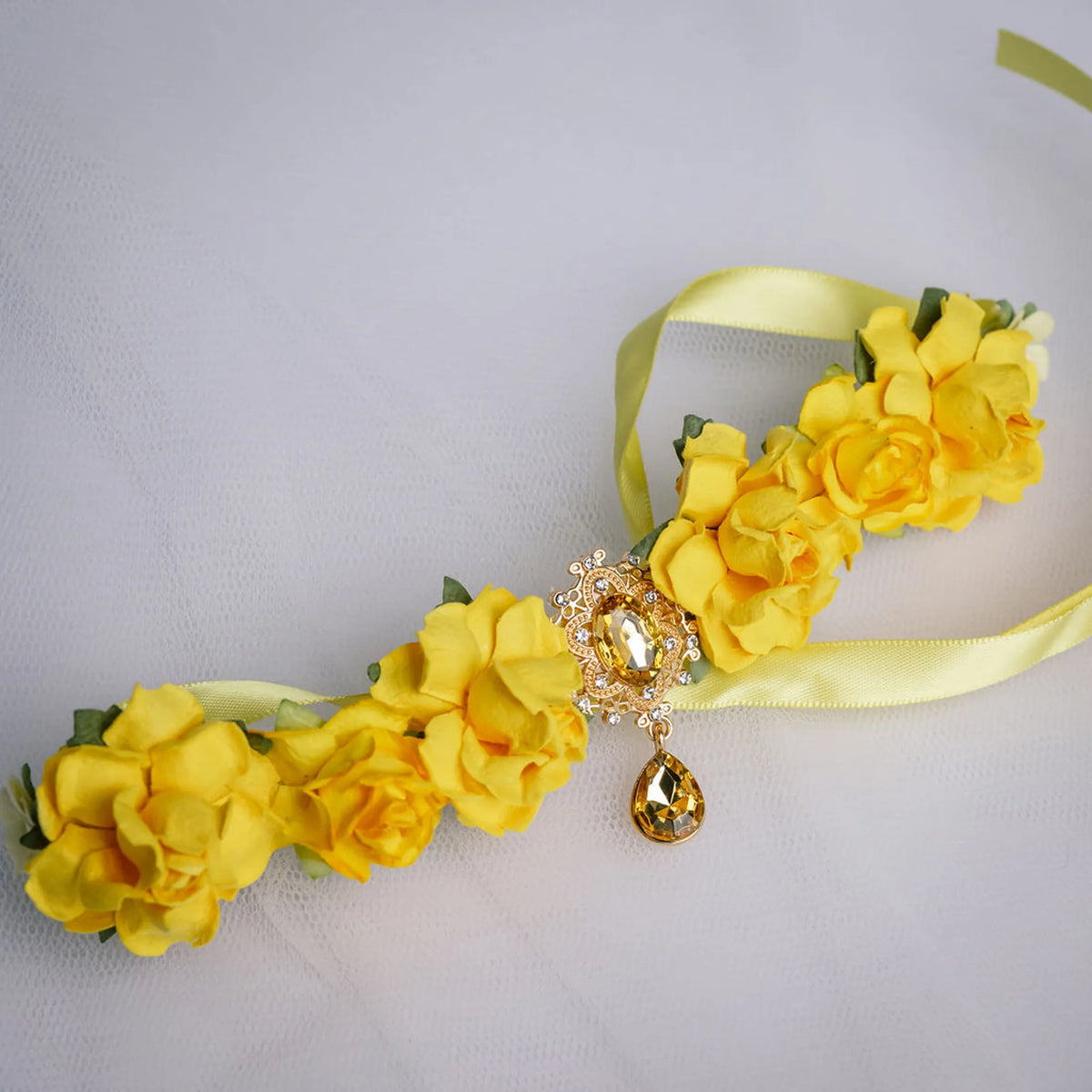 Golden Majesté Bun Wrap - Petals en Pointe