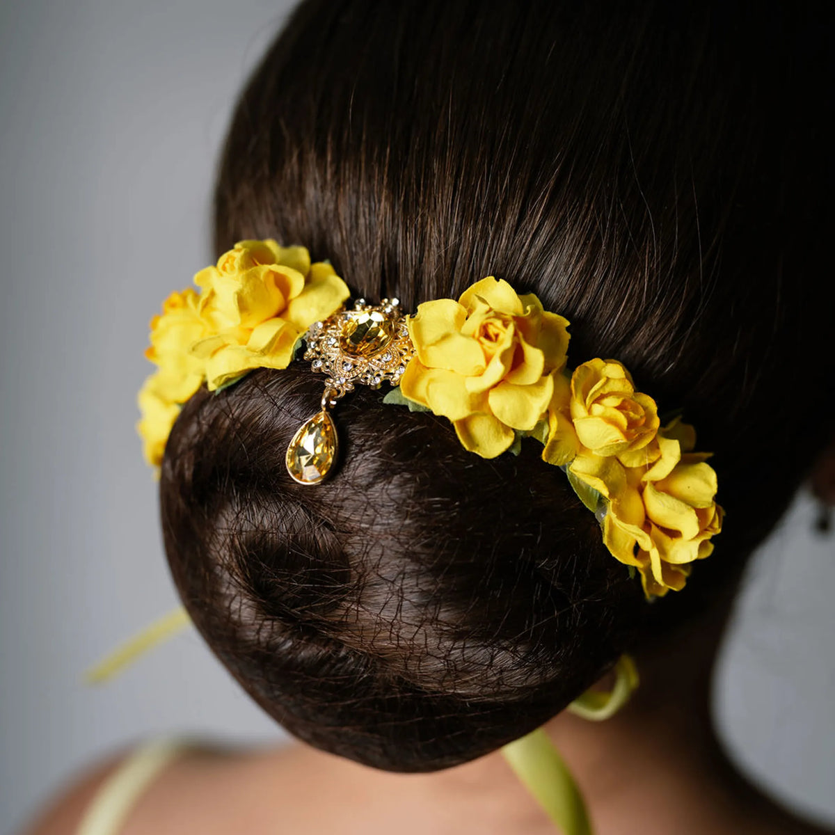 Golden Majesté Bun Wrap - Petals en Pointe