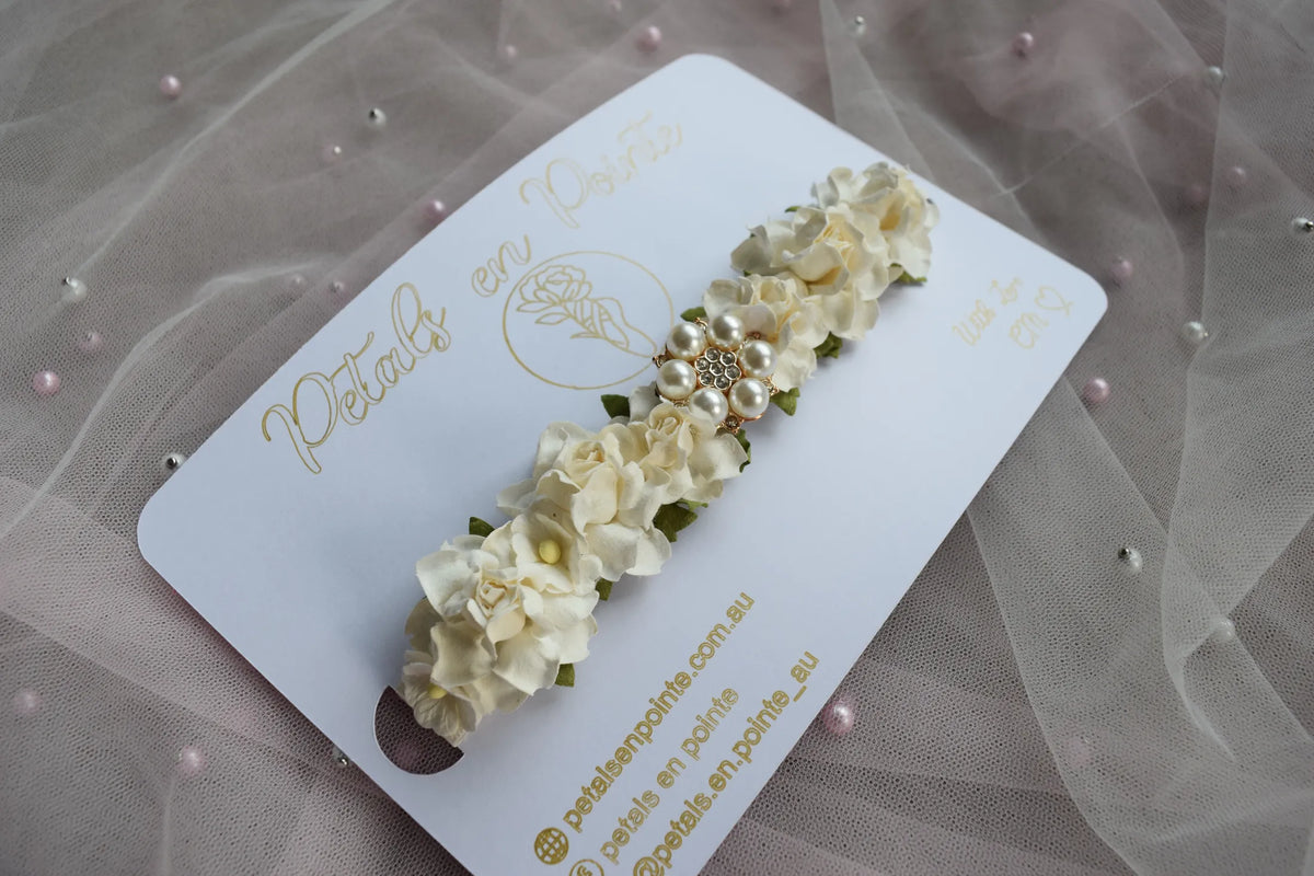 Ivory Perle Élégance Bun Wrap - Petals en Pointe