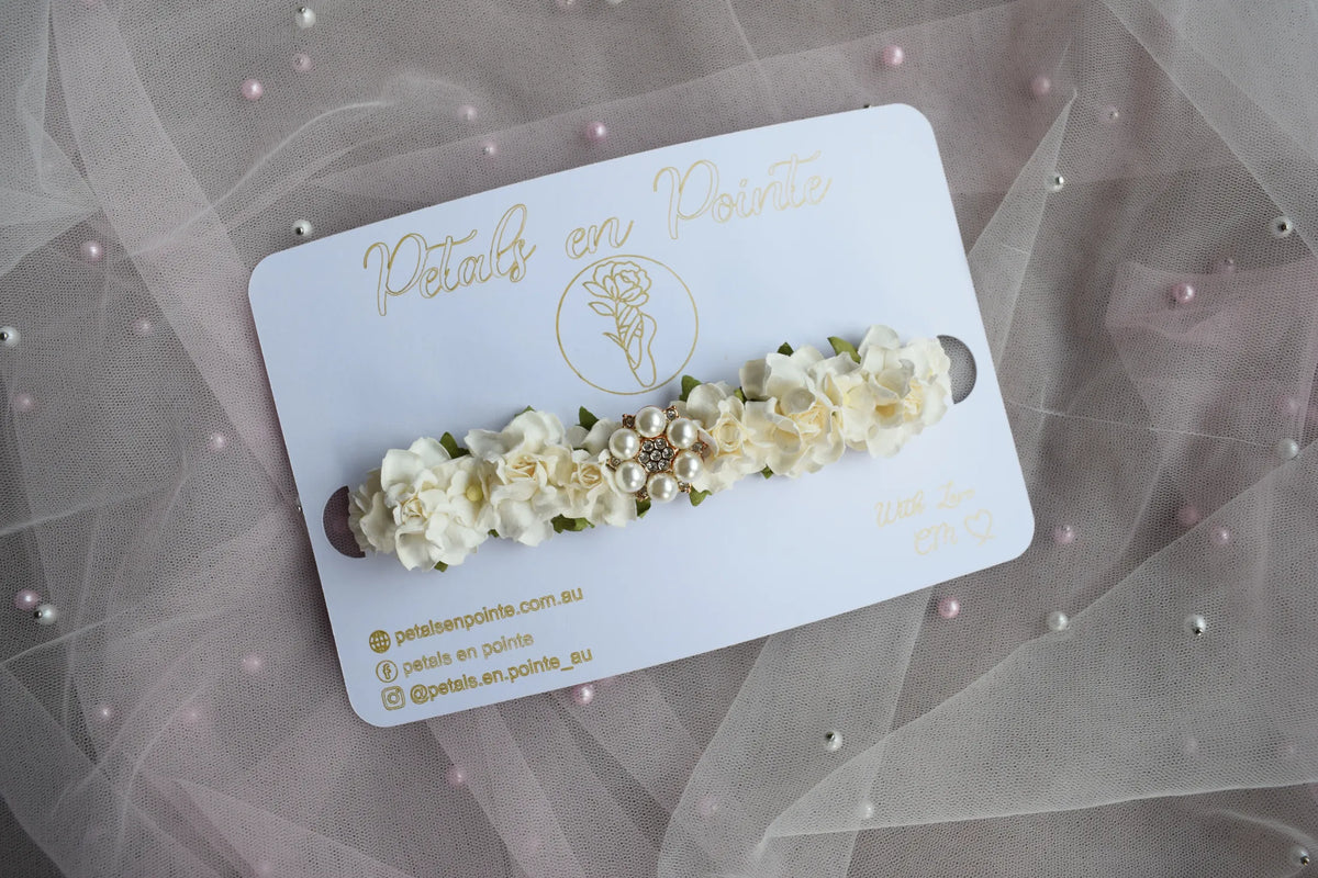 Ivory Perle Élégance Bun Wrap - Petals en Pointe