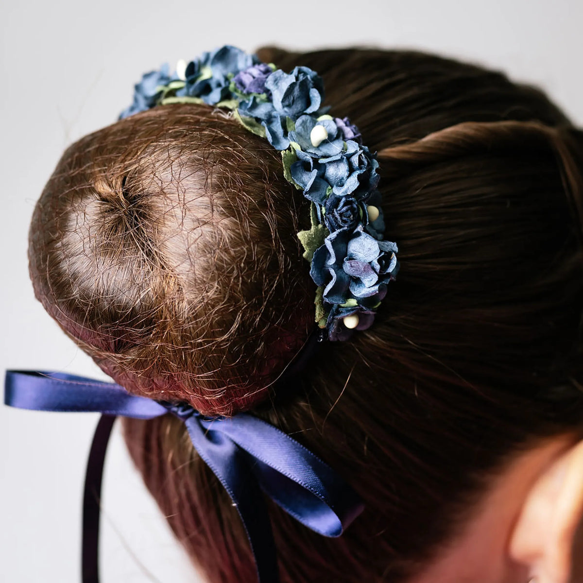Midnight Blue Élégance Bun Wrap - Petals en Pointe