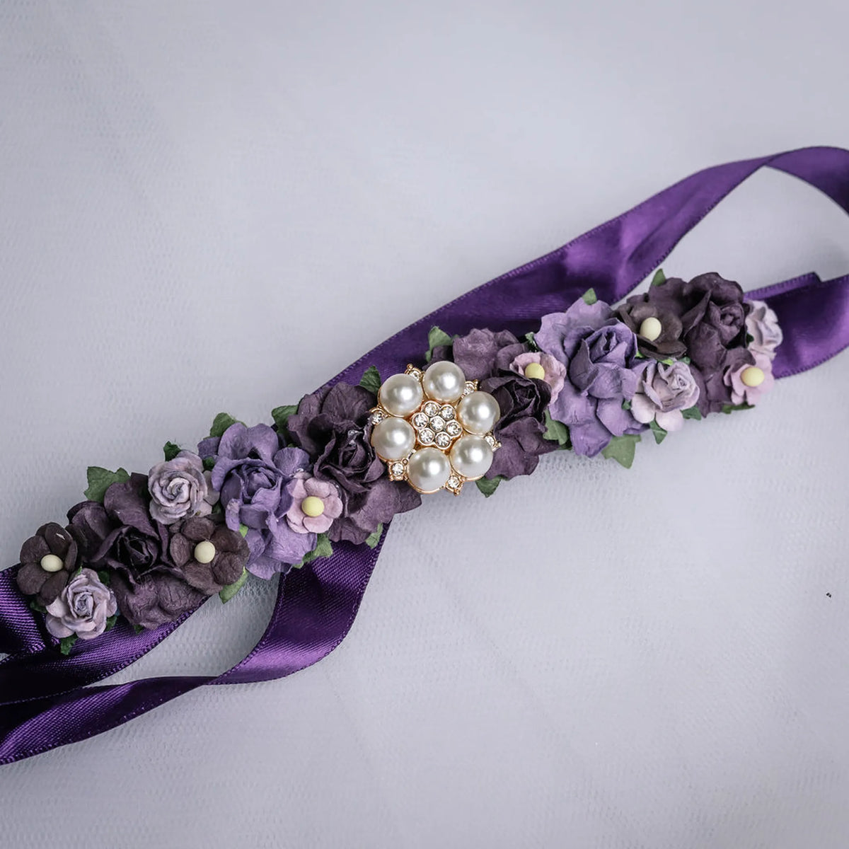 Plum Élégance Bun Wrap - Petals en Pointe